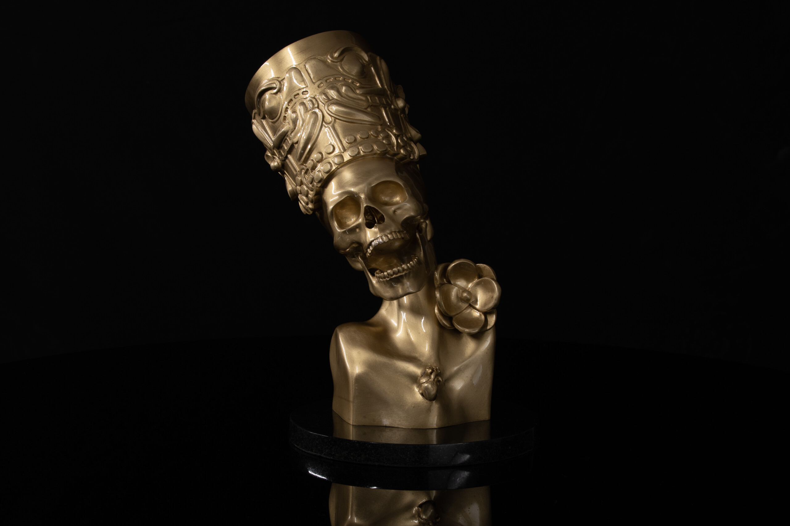 Coatlicue Nefertiti, escultura en bronce a la cera perdida, Perla Arroyo, Calavera Mexicana, arte contemporáneo mexicano, Ciudad de México 2024