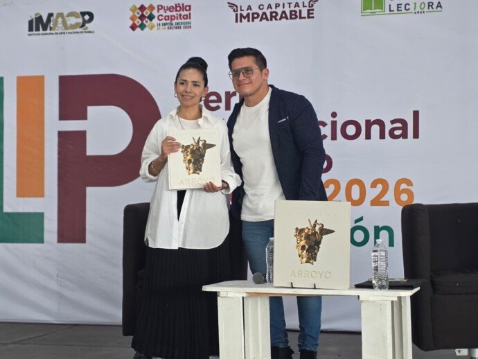 Stage at the Foro Poniatowska during the presentation of the book Arroyo, Calavera Mexicana at FILIP Puebla 2026.