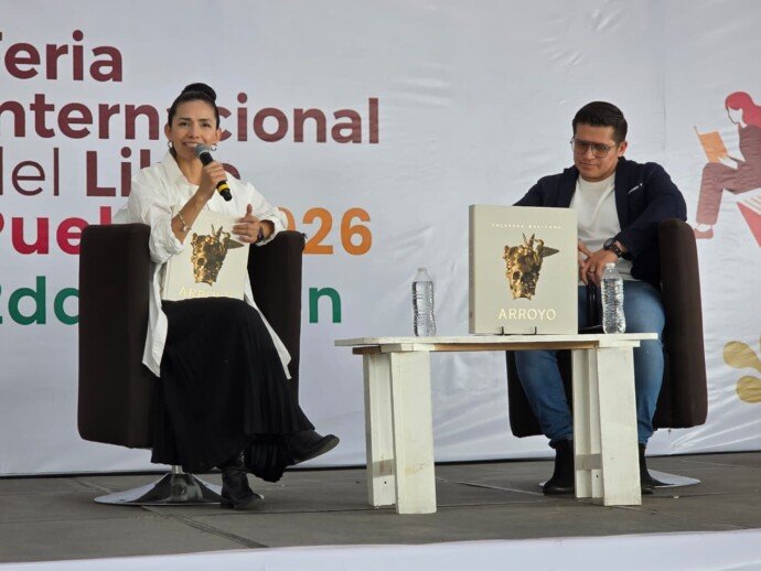 View of the stage and presentation table during the Arroyo, Calavera Mexicana event at the Foro Poniatowska.